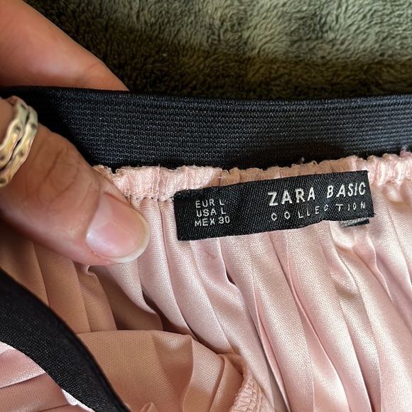 Pleated Color-block & Lace Skirt - Picture 7 of 9